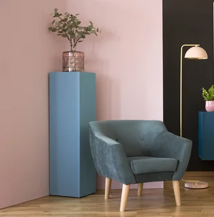Genaue Farbwahl - Blau und Rosa Wohnzimmer - Stock-Fotografie