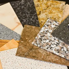 Täuschend echte Holz-, Fliesen- und Steinoptiken für jeden Geschmack. - Küche Arbeitsfläche Probieren Sie Einsätze - Stock-Fotografie
